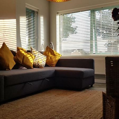 شقة New Contemporary Flat Minutes From Airport & Nec مارستون غرين المظهر الخارجي الصورة