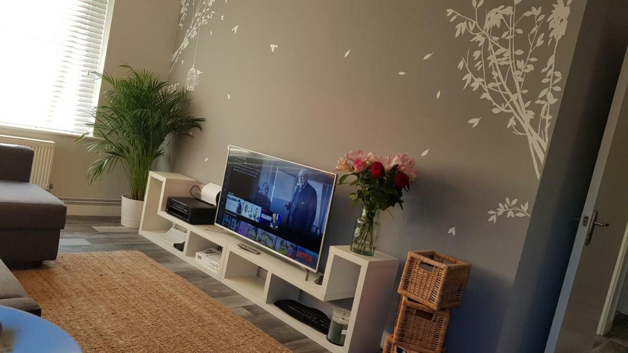 شقة New Contemporary Flat Minutes From Airport & Nec مارستون غرين المظهر الخارجي الصورة