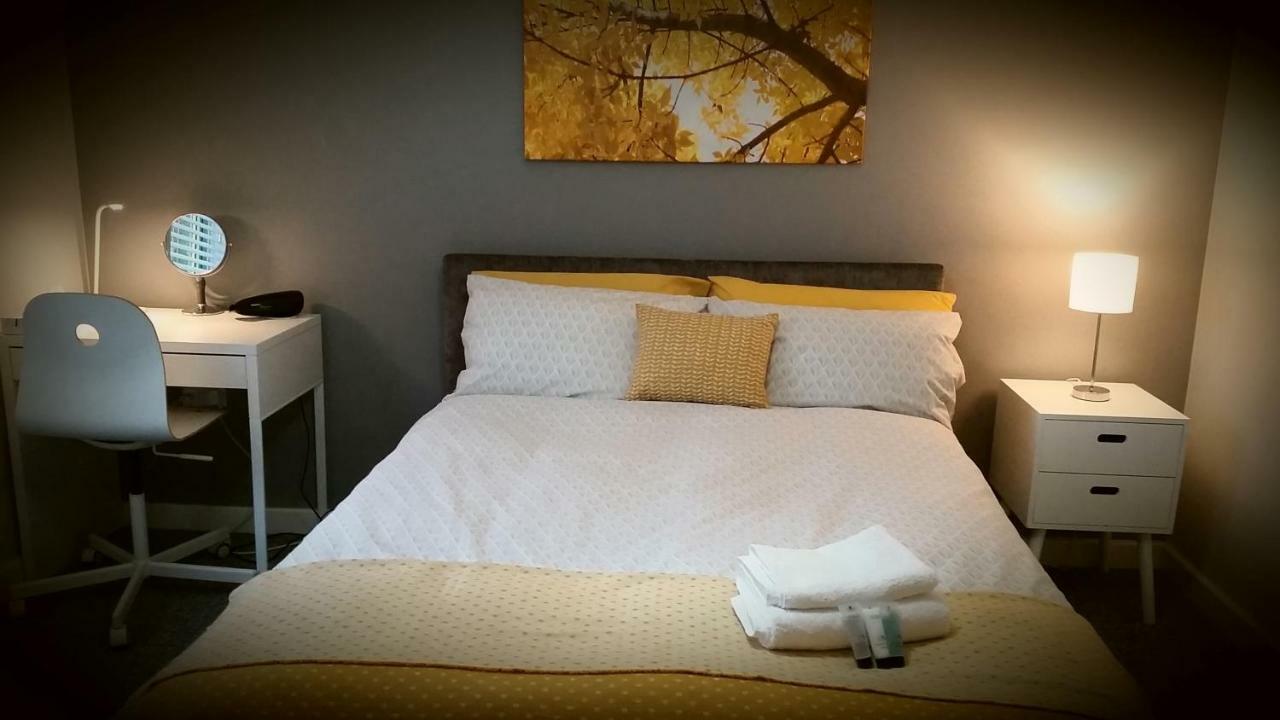 شقة New Contemporary Flat Minutes From Airport & Nec مارستون غرين المظهر الخارجي الصورة